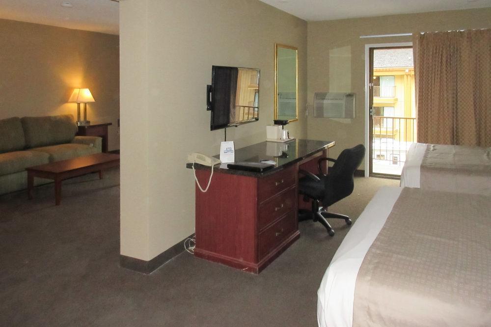 פורטלנד Rodeway Inn & Suites Hwy 217 & 26 W מראה חיצוני תמונה